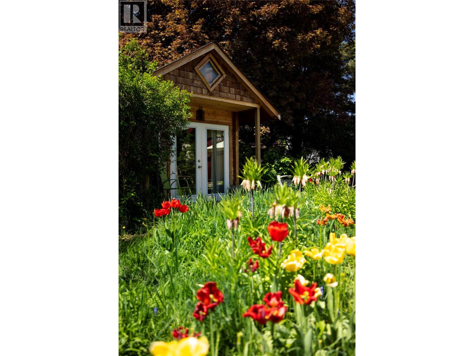 3720 Wood Avenue, Armstrong