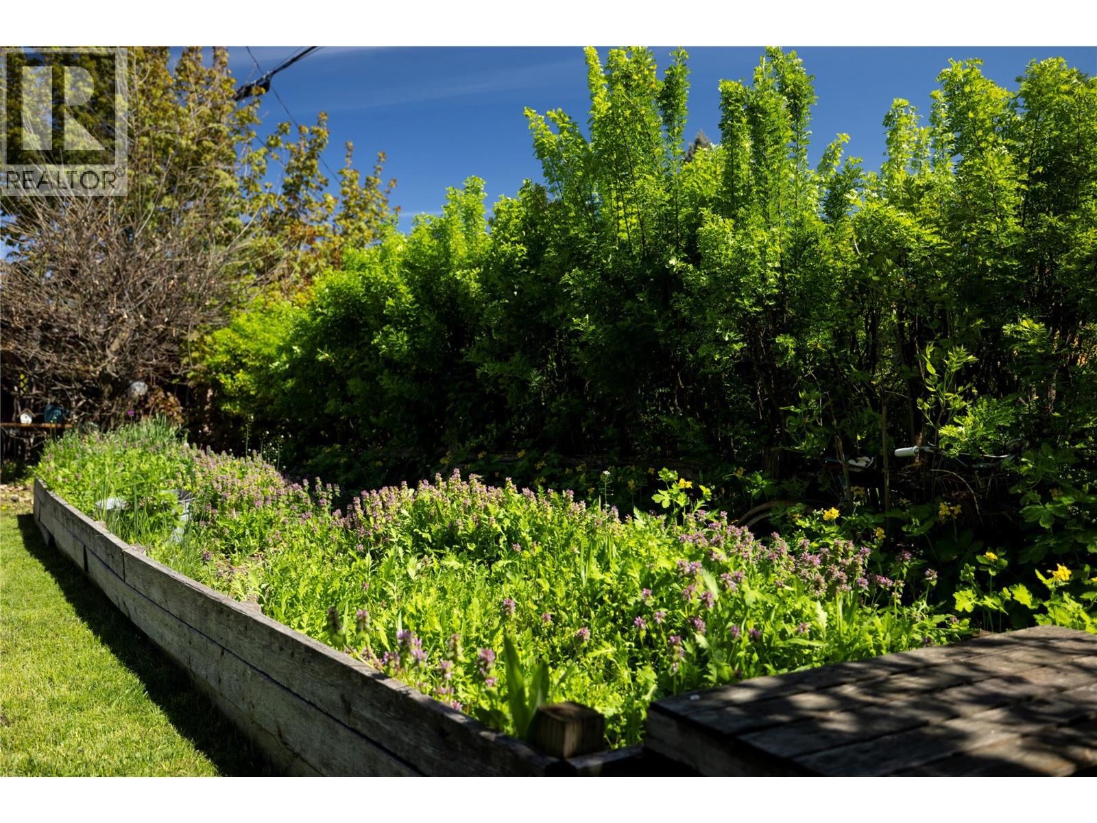 3720 Wood Avenue, Armstrong