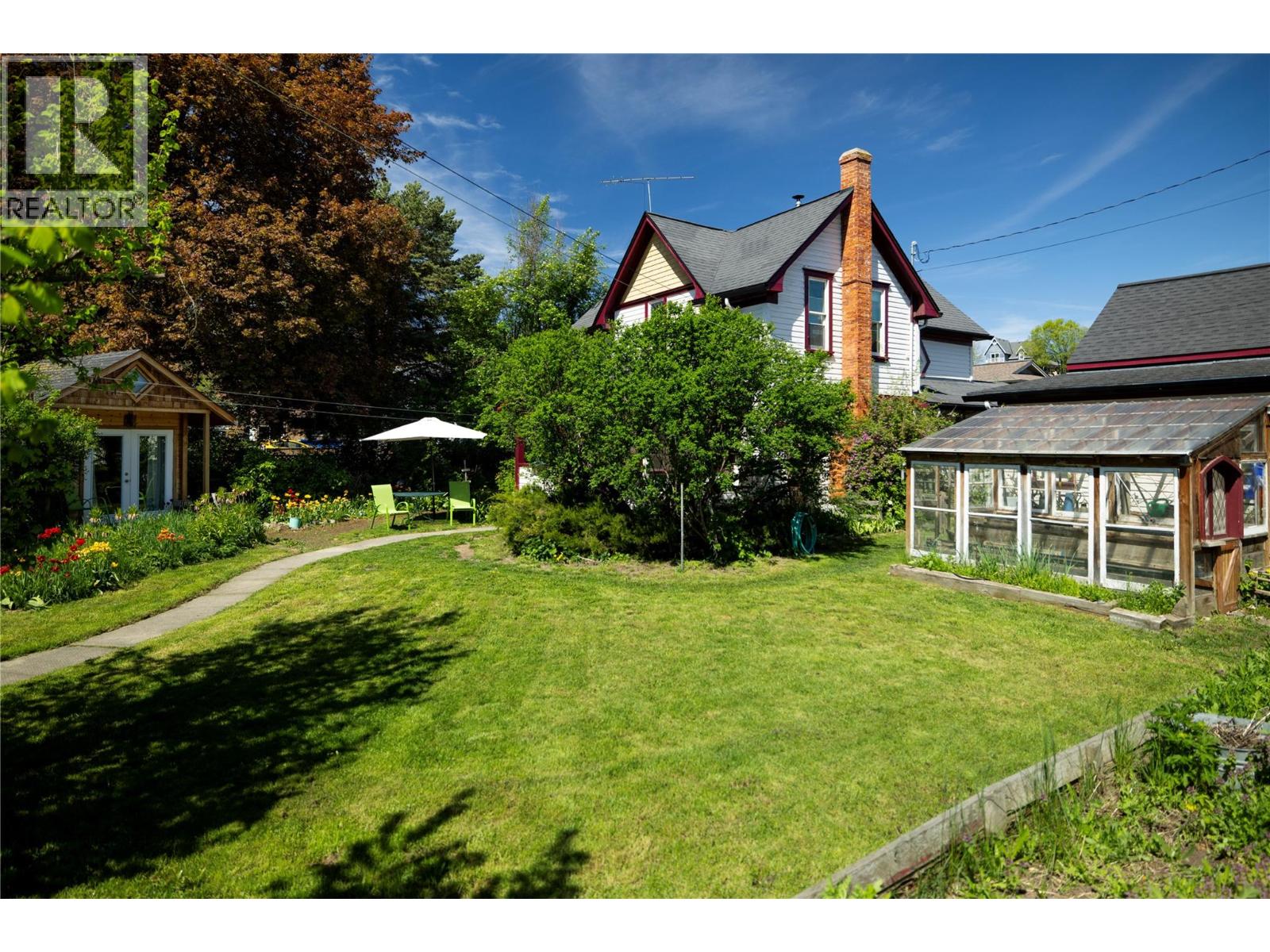 3720 Wood Avenue, Armstrong