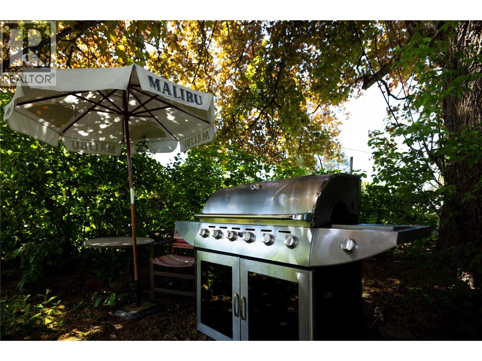 3720 Wood Avenue, Armstrong