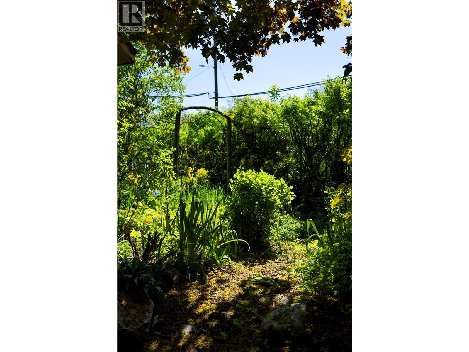 3720 Wood Avenue, Armstrong