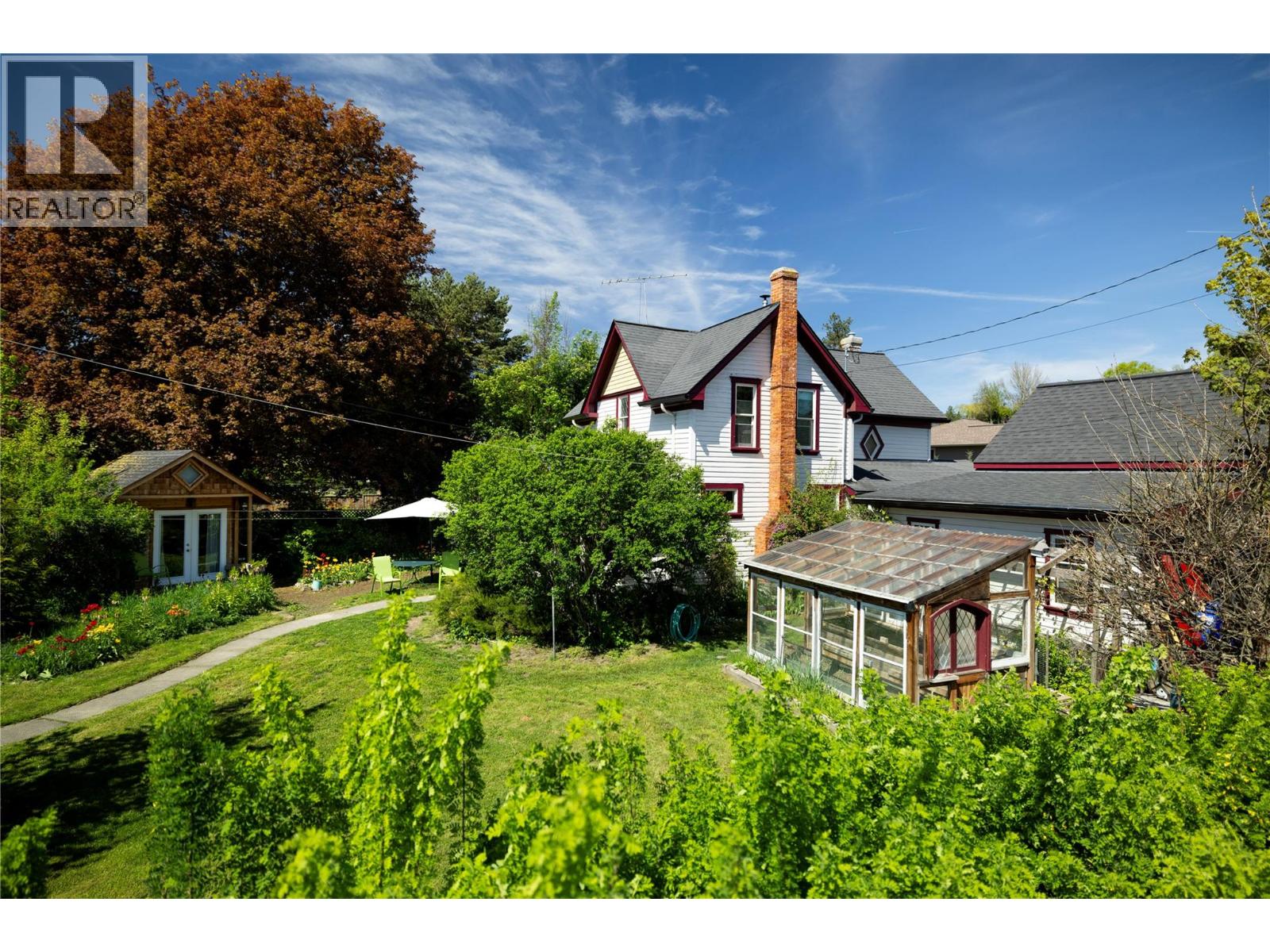 3720 Wood Avenue, Armstrong