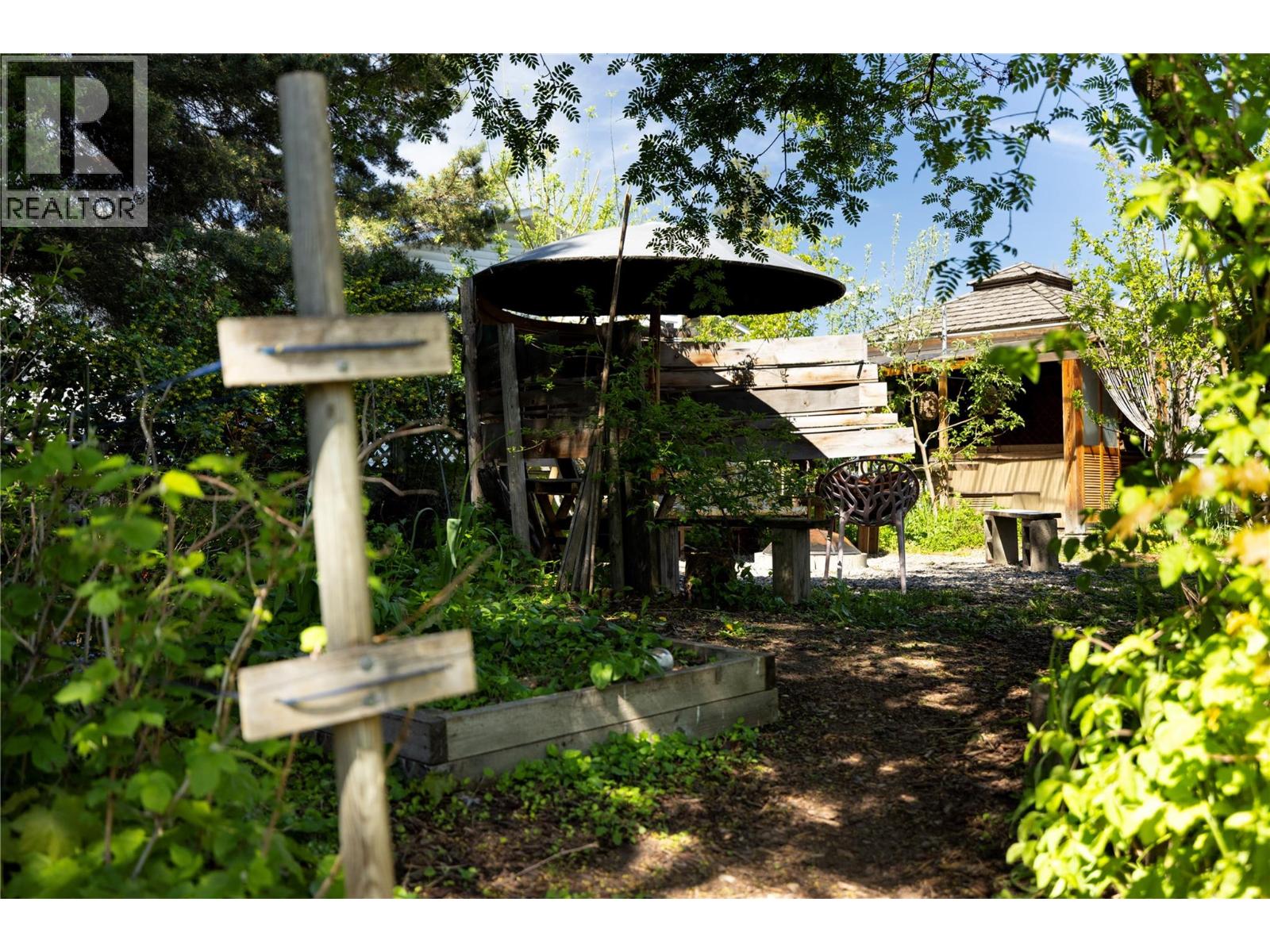 3720 Wood Avenue, Armstrong