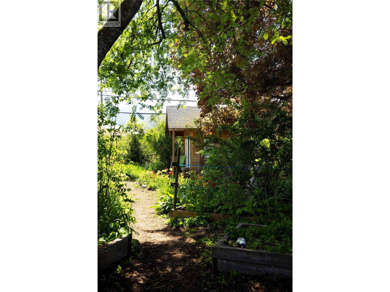 3720 Wood Avenue, Armstrong