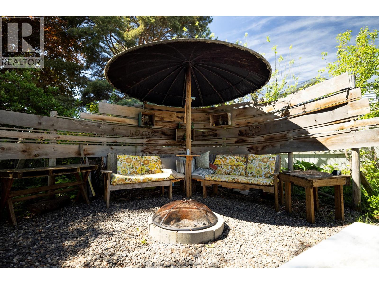 3720 Wood Avenue, Armstrong