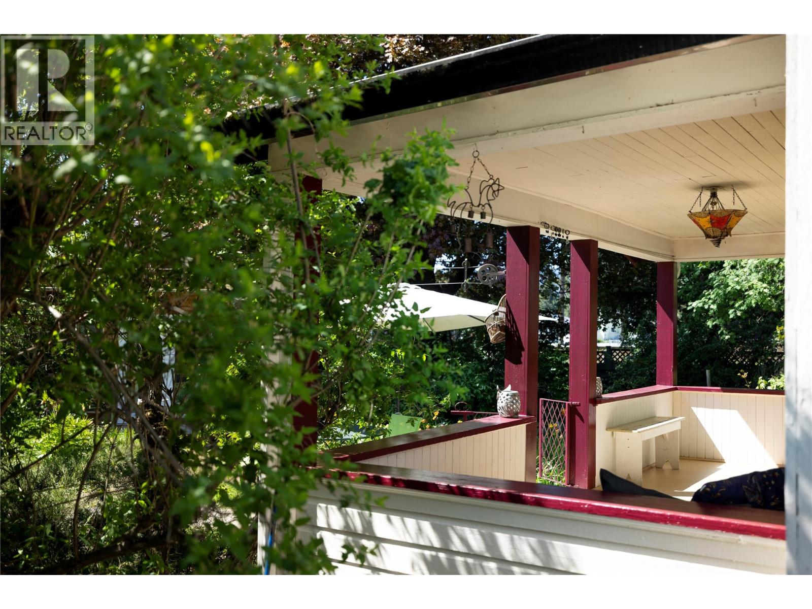 3720 Wood Avenue, Armstrong