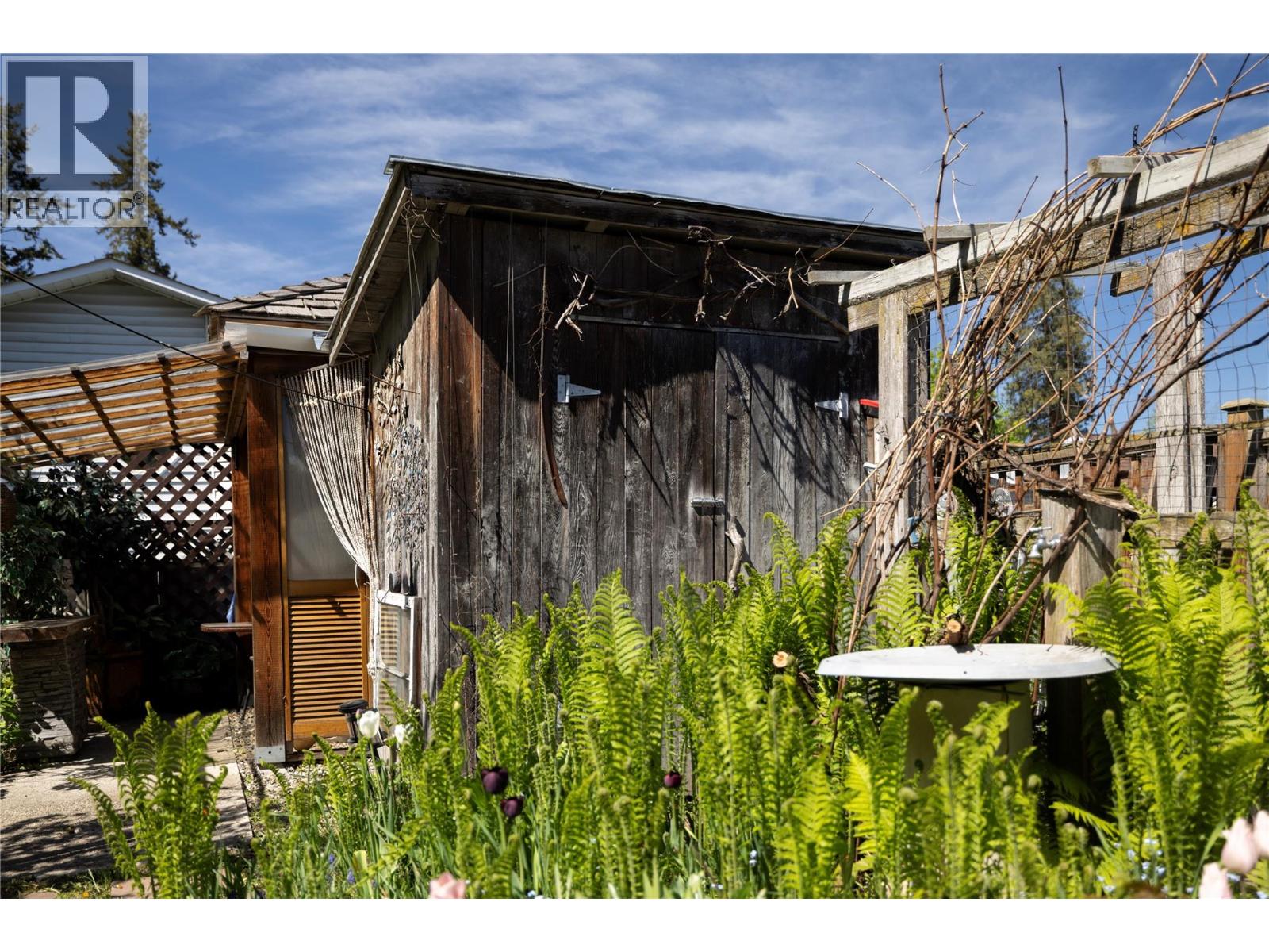 3720 Wood Avenue, Armstrong