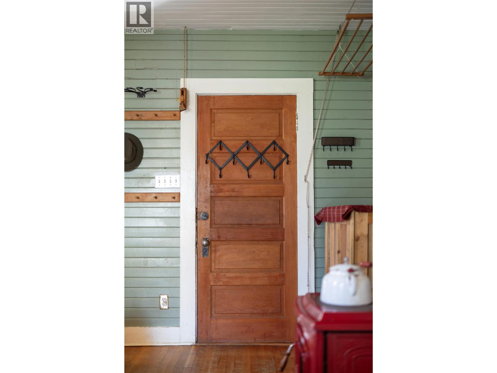 3720 Wood Avenue, Armstrong