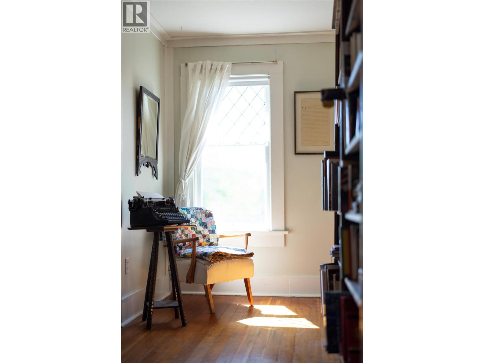 3720 Wood Avenue, Armstrong