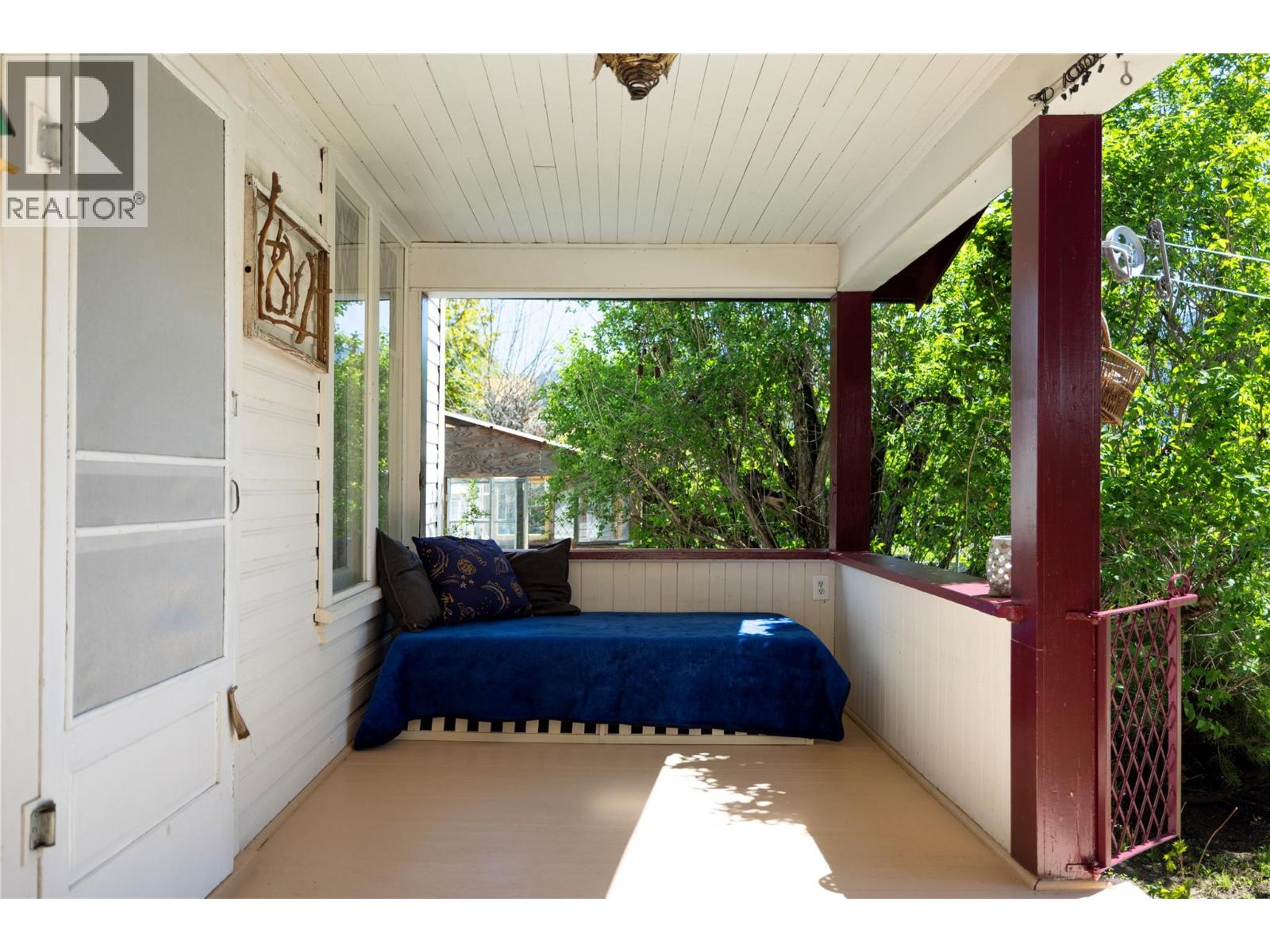 3720 Wood Avenue, Armstrong