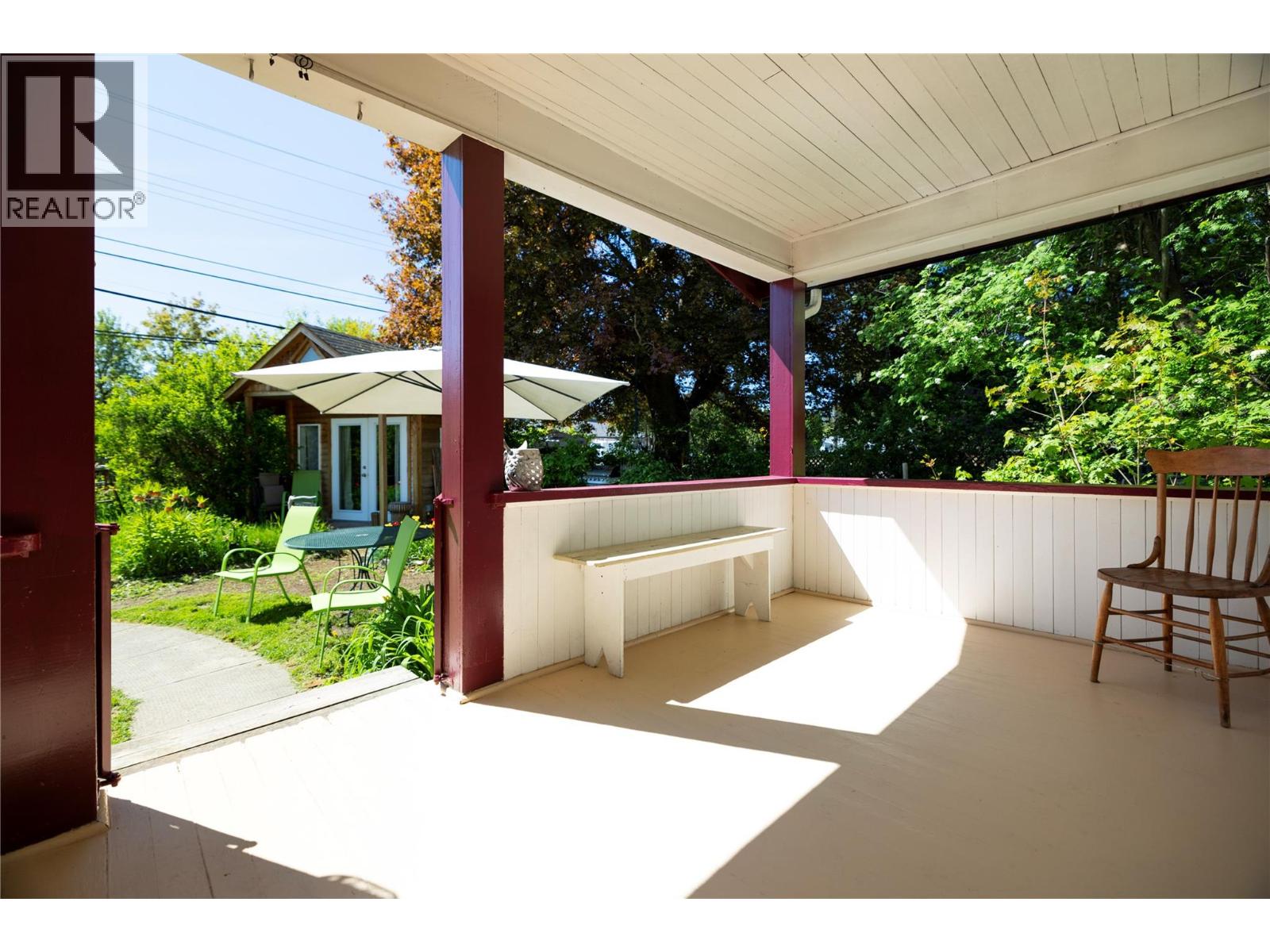 3720 Wood Avenue, Armstrong