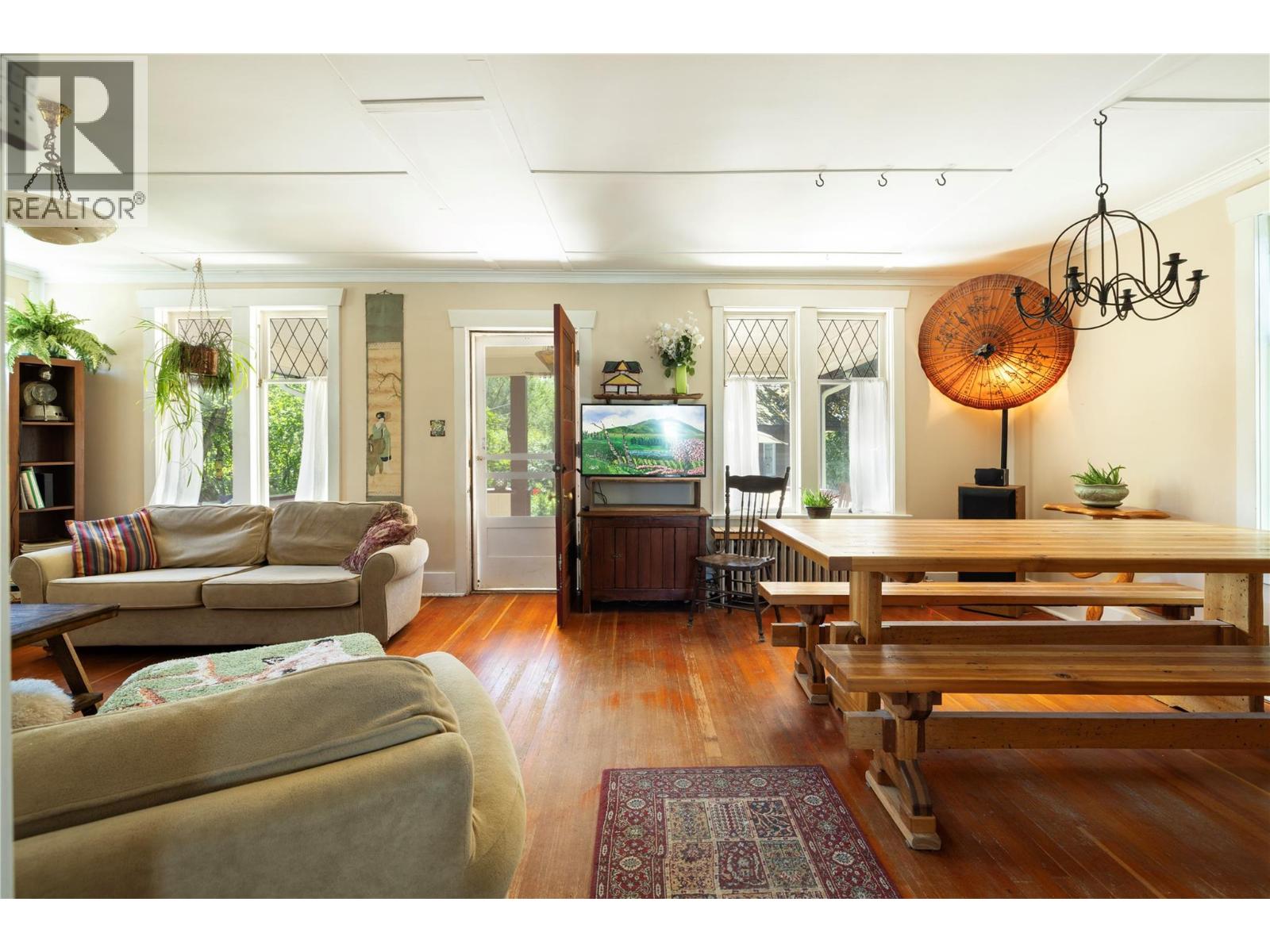 3720 Wood Avenue, Armstrong