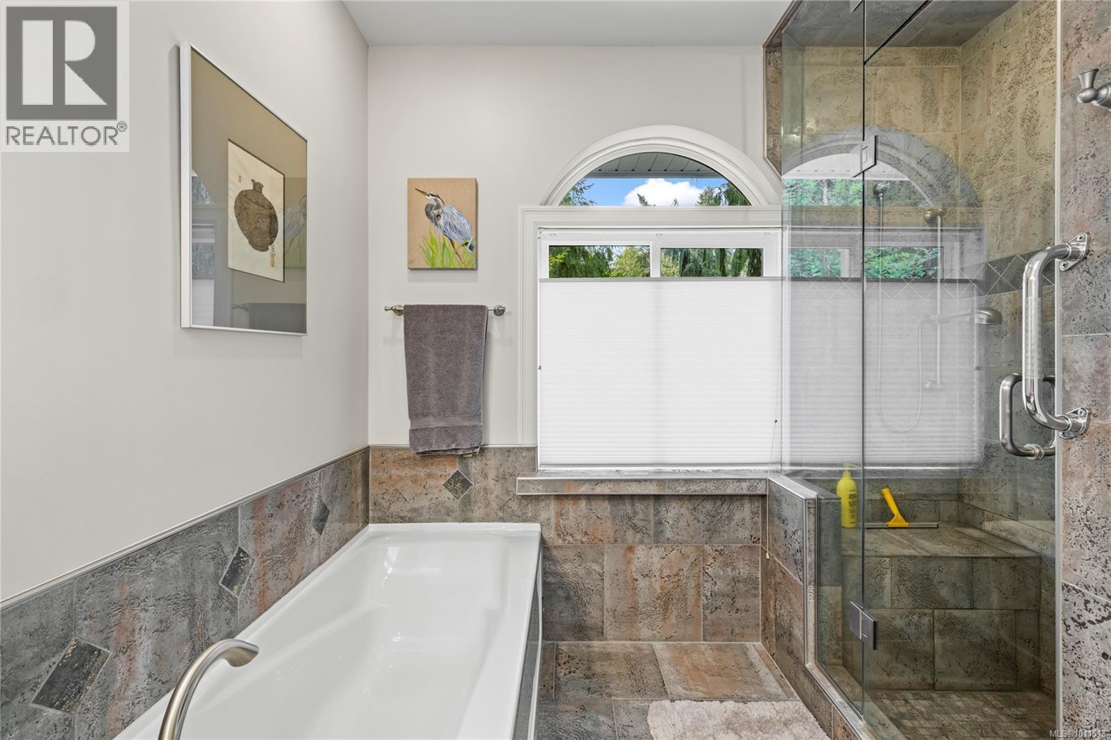 1895 Widgeon Rd, Qualicum Beach