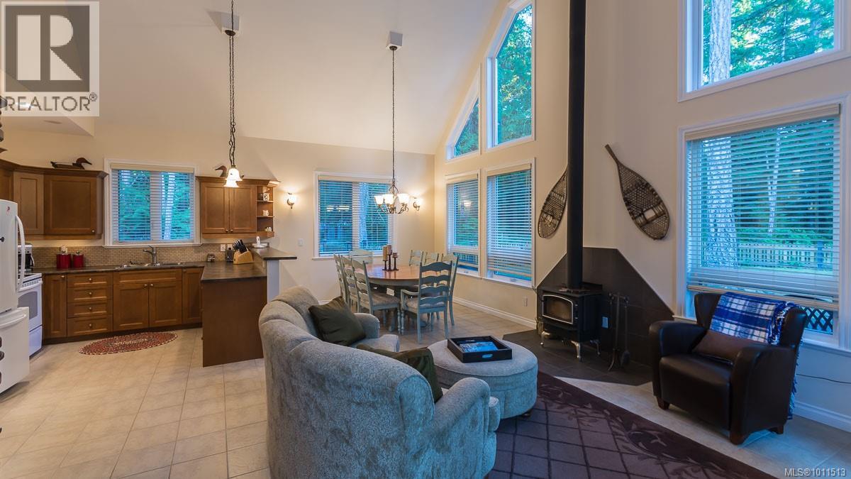 1895 Widgeon Rd, Qualicum Beach