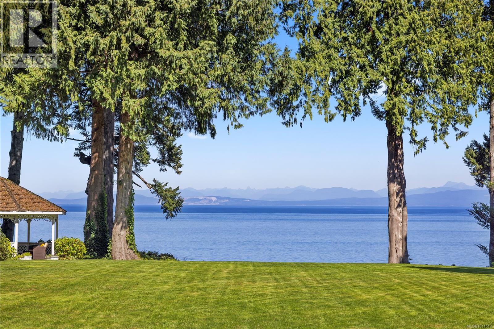1895 Widgeon Rd, Qualicum Beach