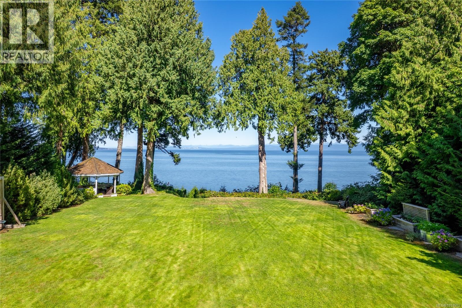 1895 Widgeon Rd, Qualicum Beach