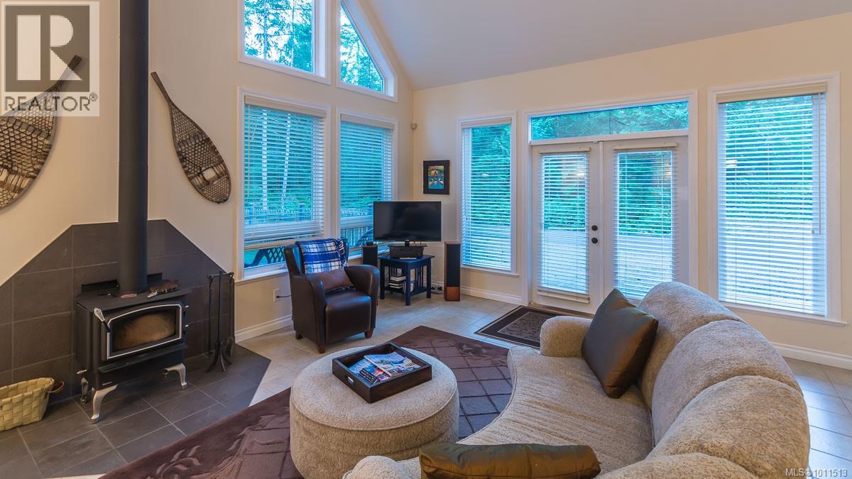 1895 Widgeon Rd, Qualicum Beach