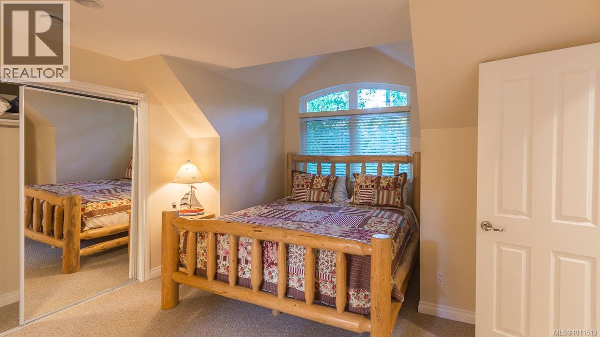 1895 Widgeon Rd, Qualicum Beach