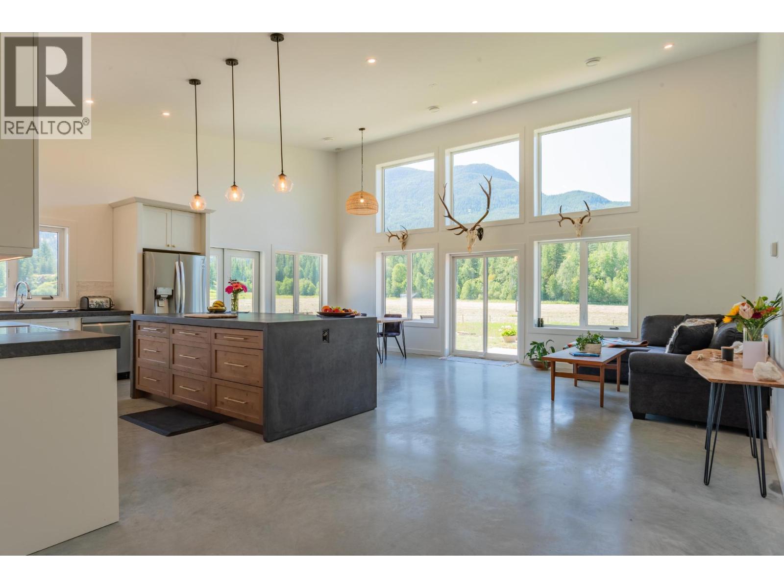 2335 PASS CREEK Road, Castlegar