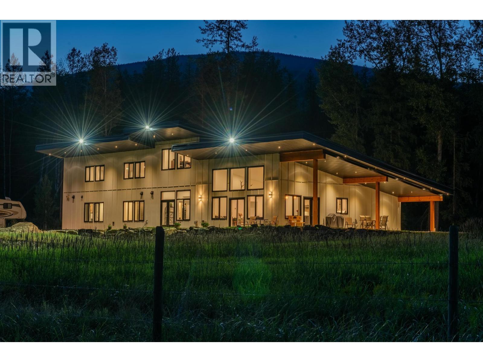 2335 PASS CREEK Road, Castlegar