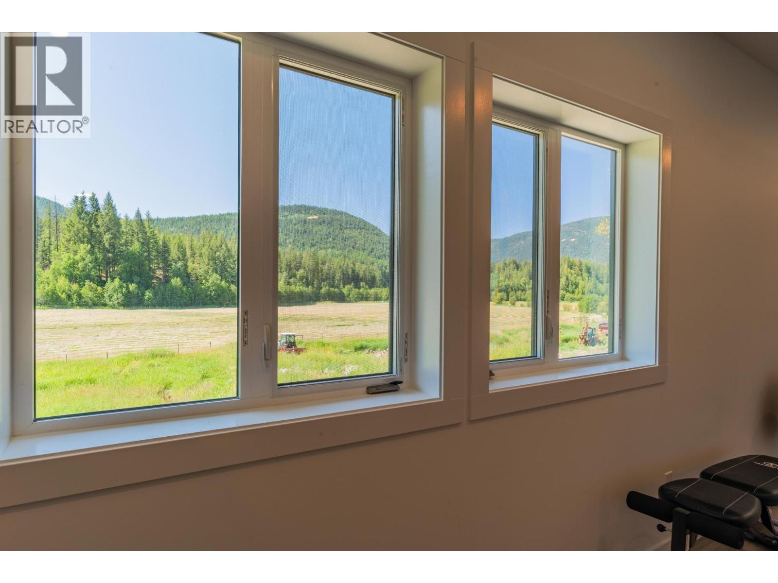 2335 PASS CREEK Road, Castlegar