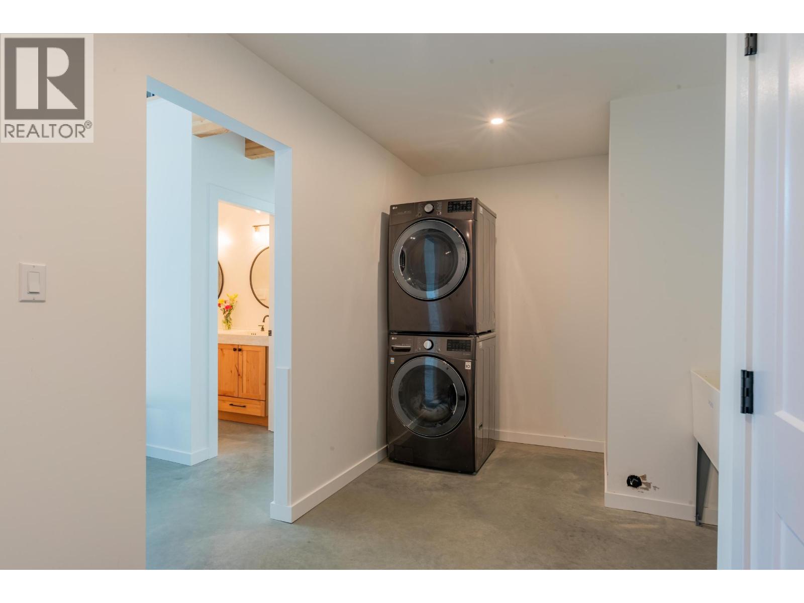 2335 PASS CREEK Road, Castlegar