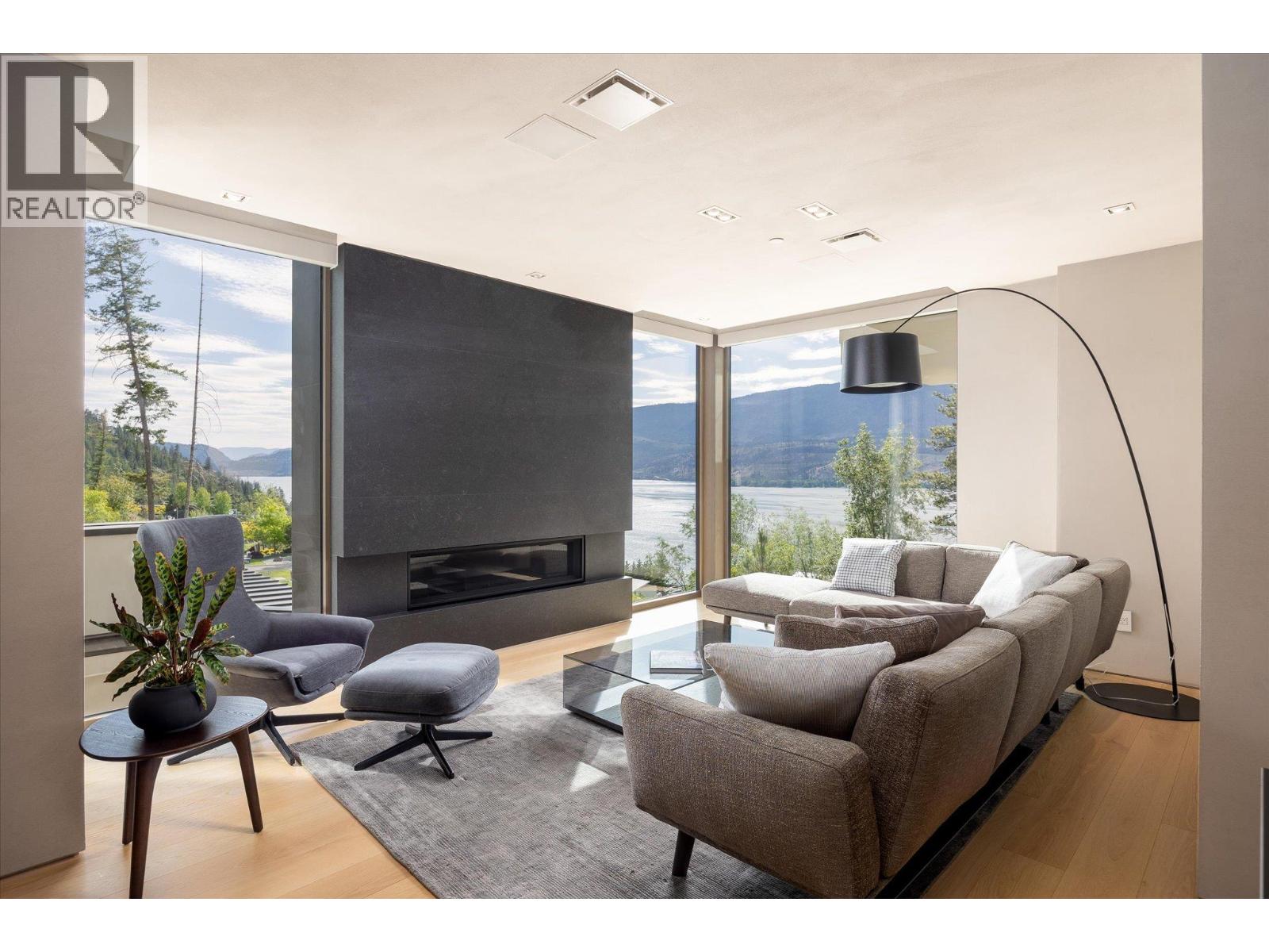 20 180 Sheerwater Court, Kelowna