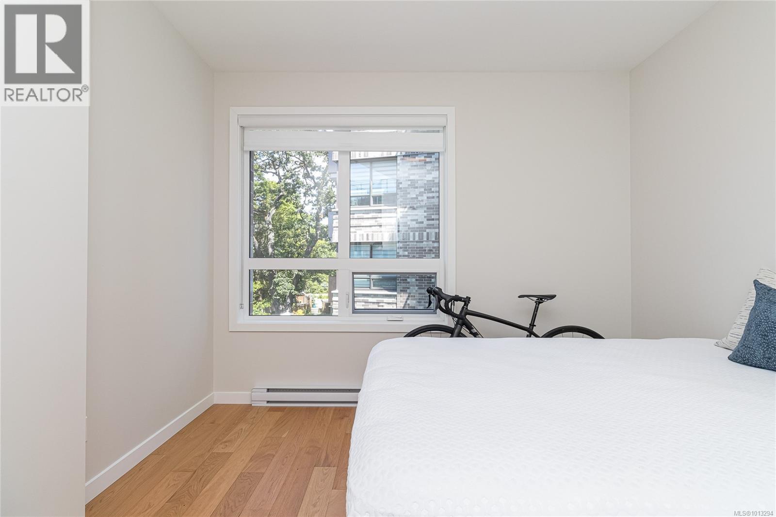 208 1018 Pentrelew Place, Victoria