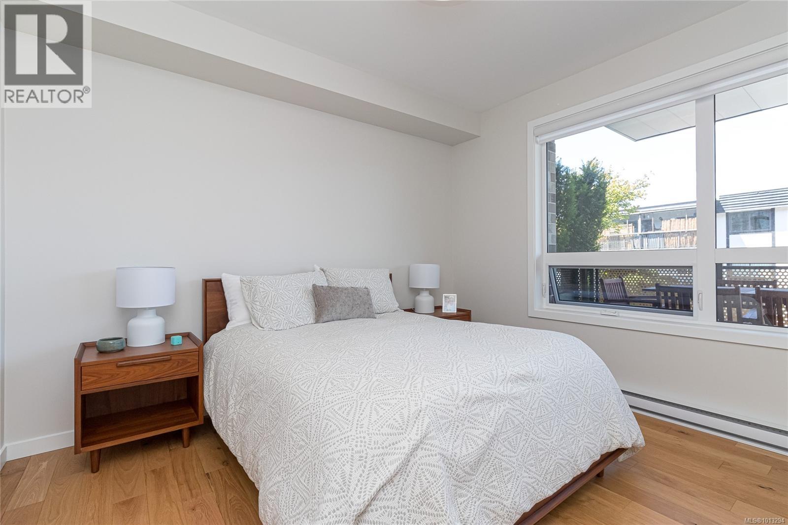 208 1018 Pentrelew Place, Victoria