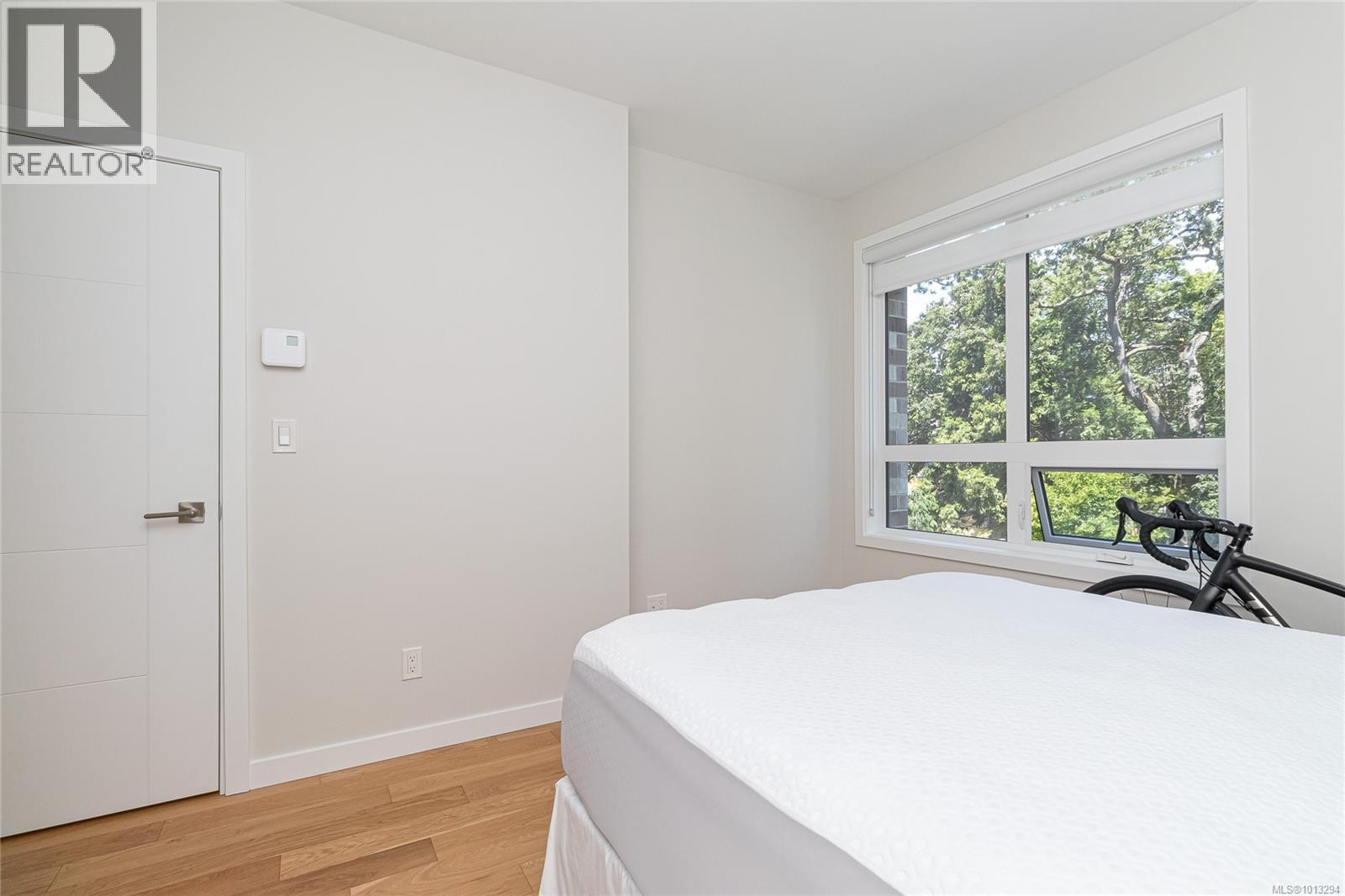 208 1018 Pentrelew Place, Victoria