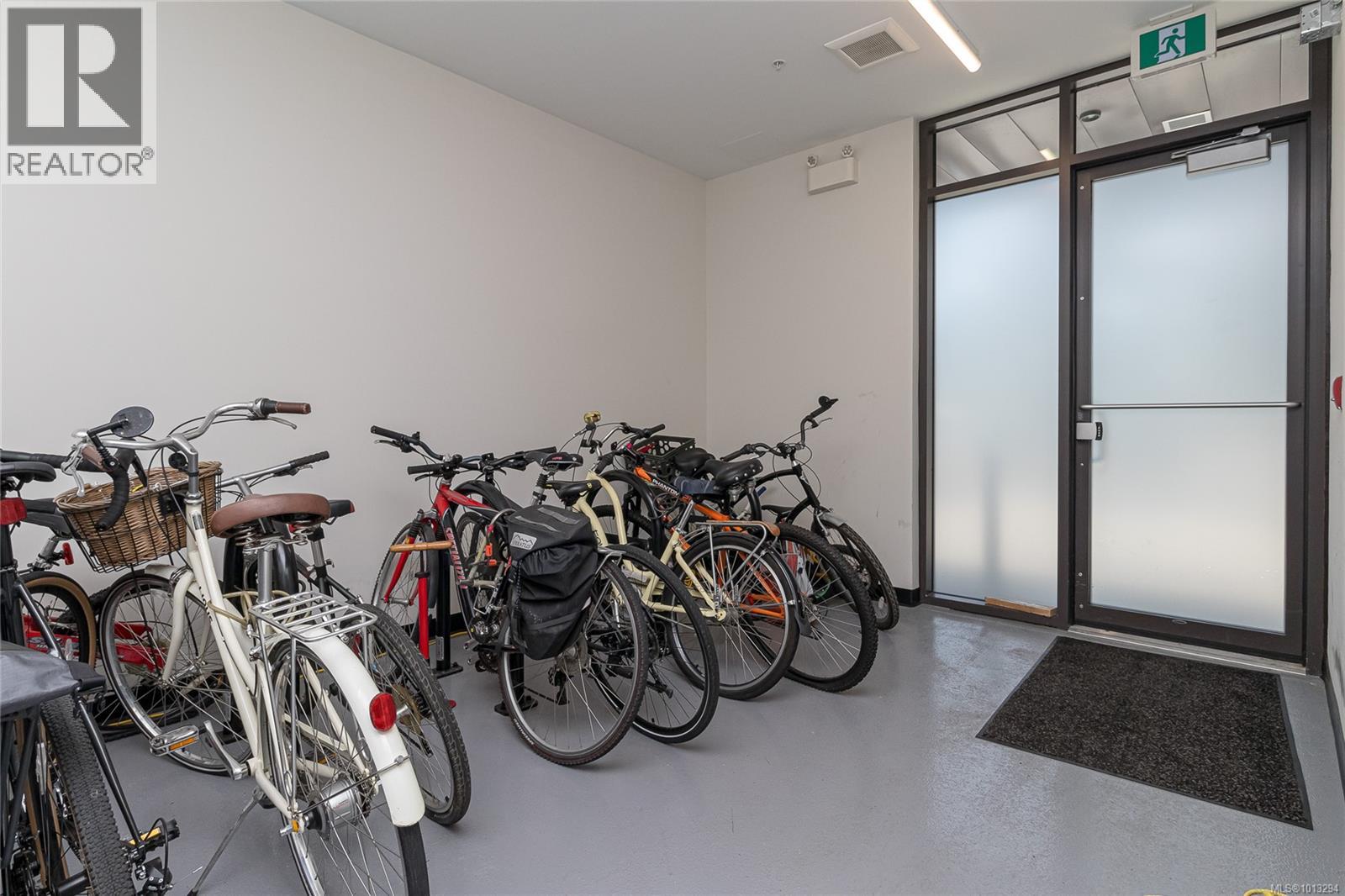 208 1018 Pentrelew Place, Victoria