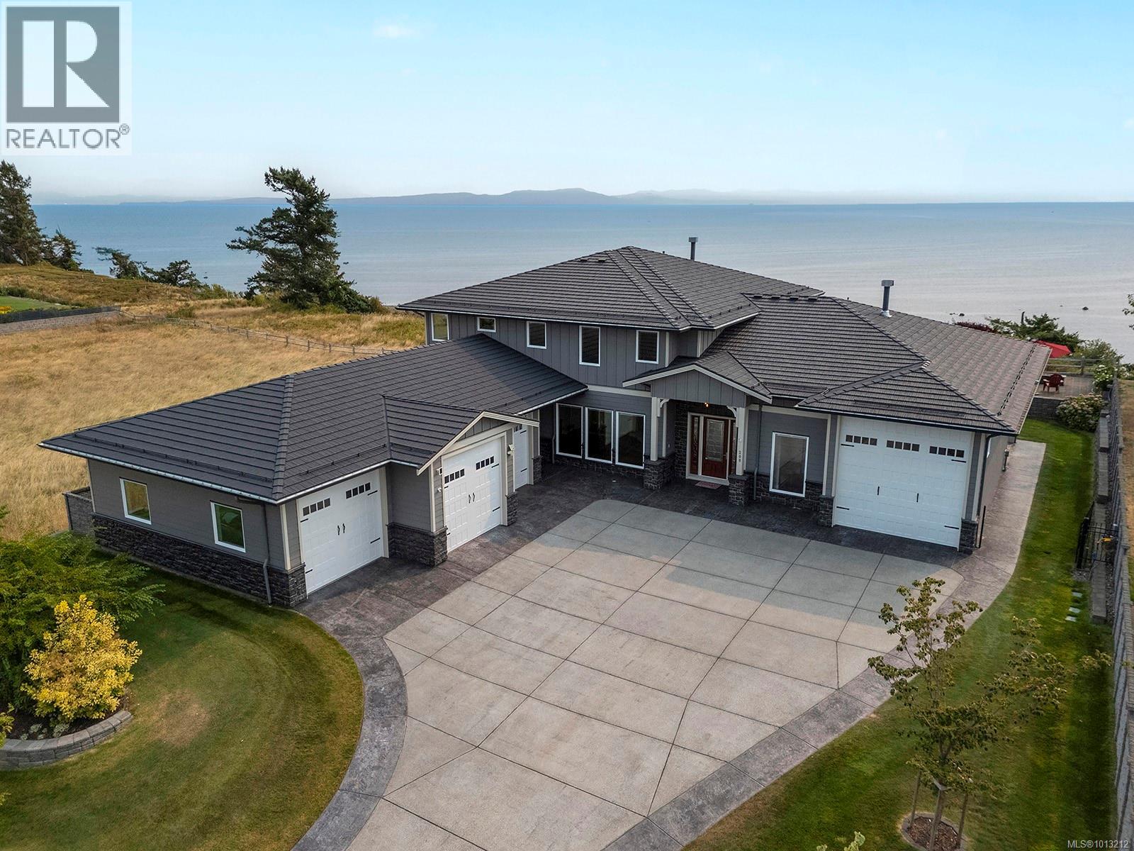 200 Connemara Rd, Comox