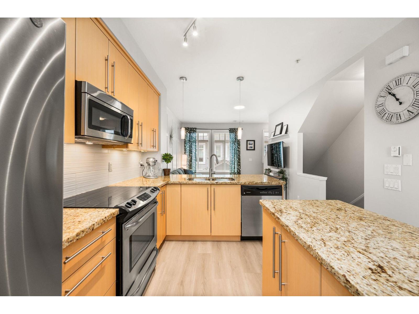 28 8250 209B STREET, Langley