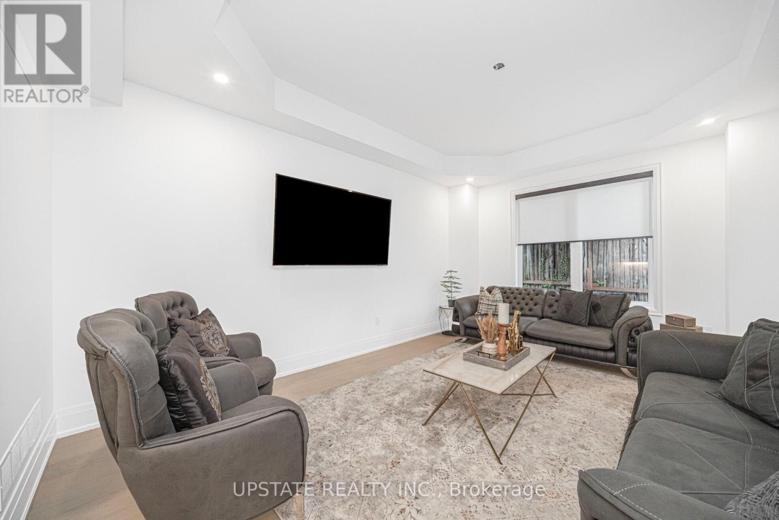 656 BUSH STREET - 21