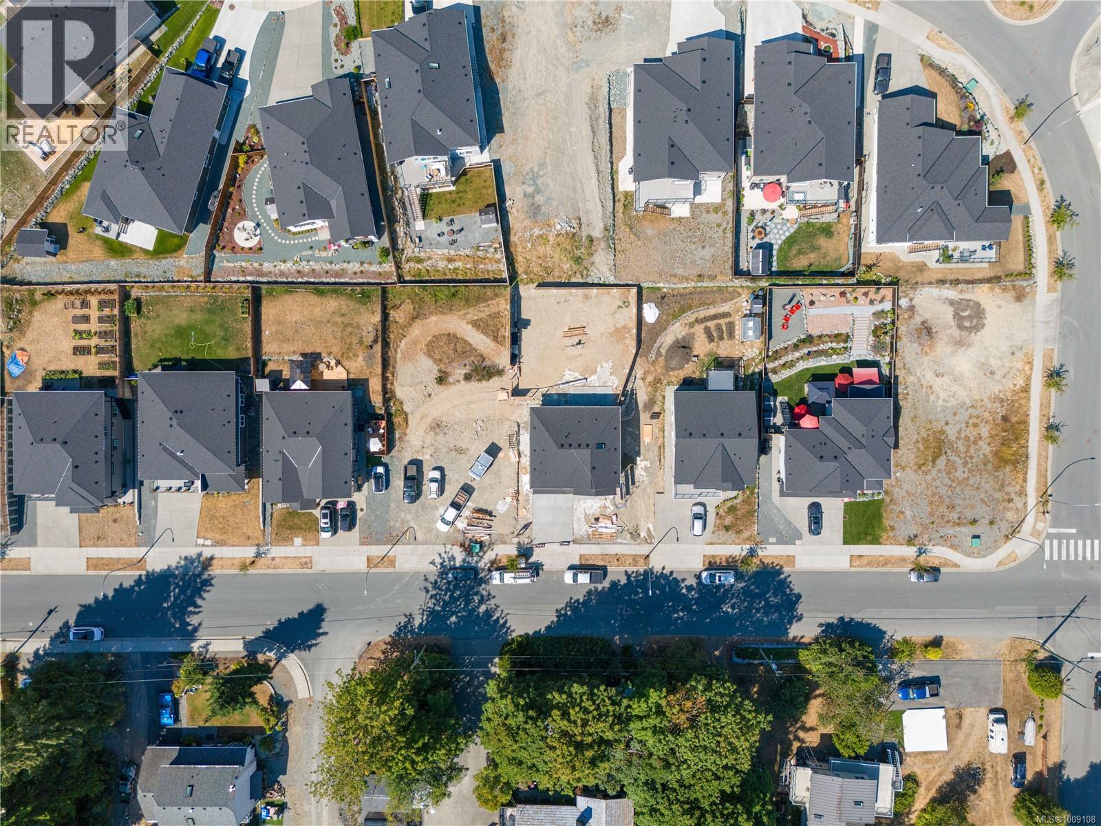 824 Russell Rd, Ladysmith