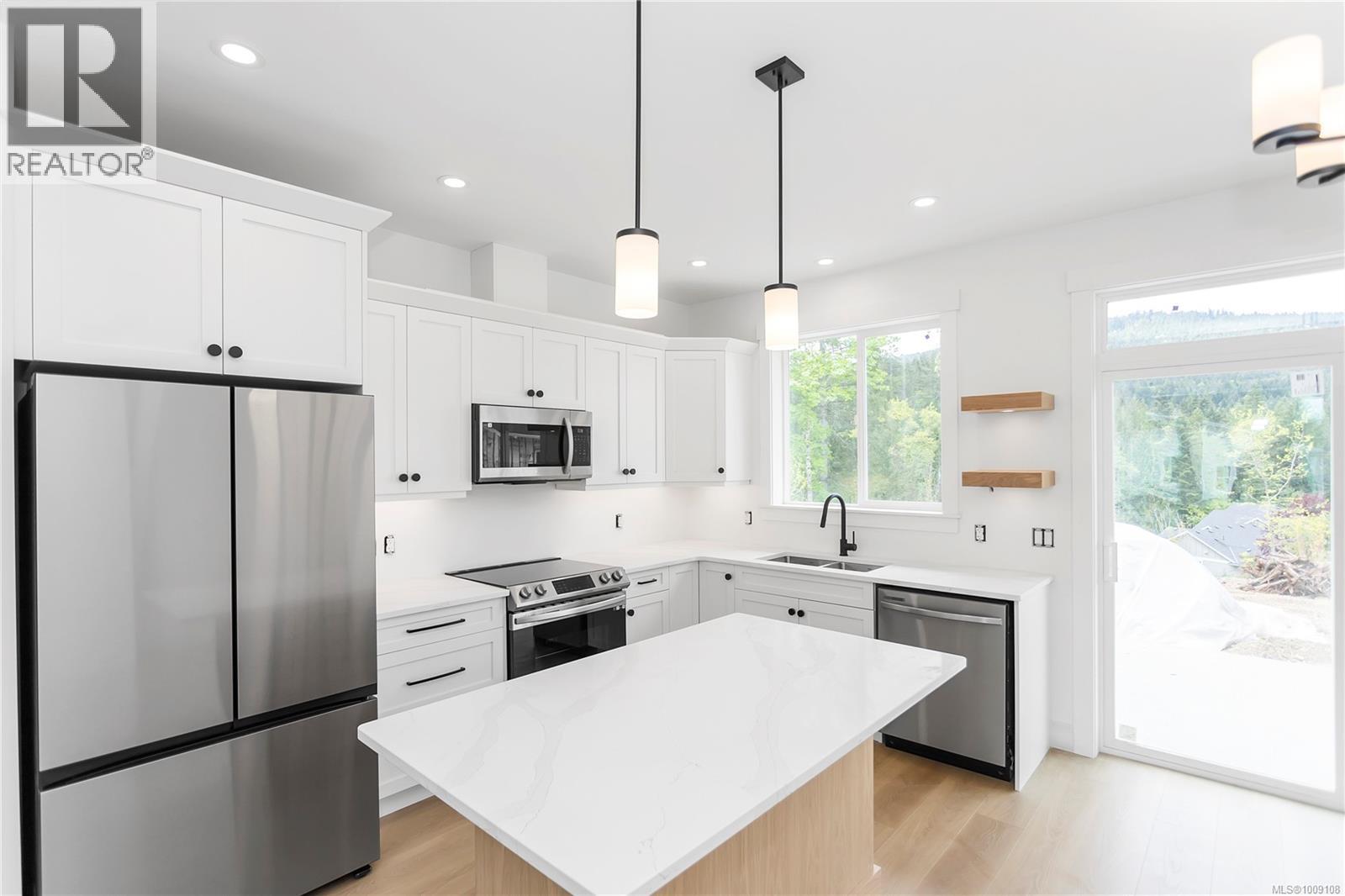 824 Russell Rd, Ladysmith