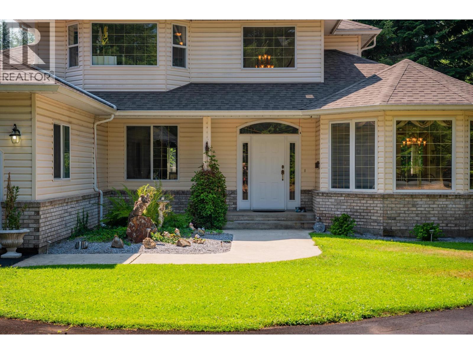 2718 OSACHOFF Road, South Slocan