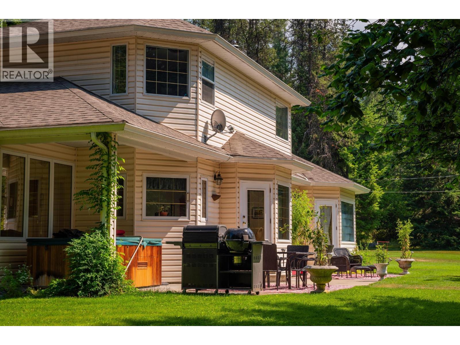2718 OSACHOFF Road, South Slocan