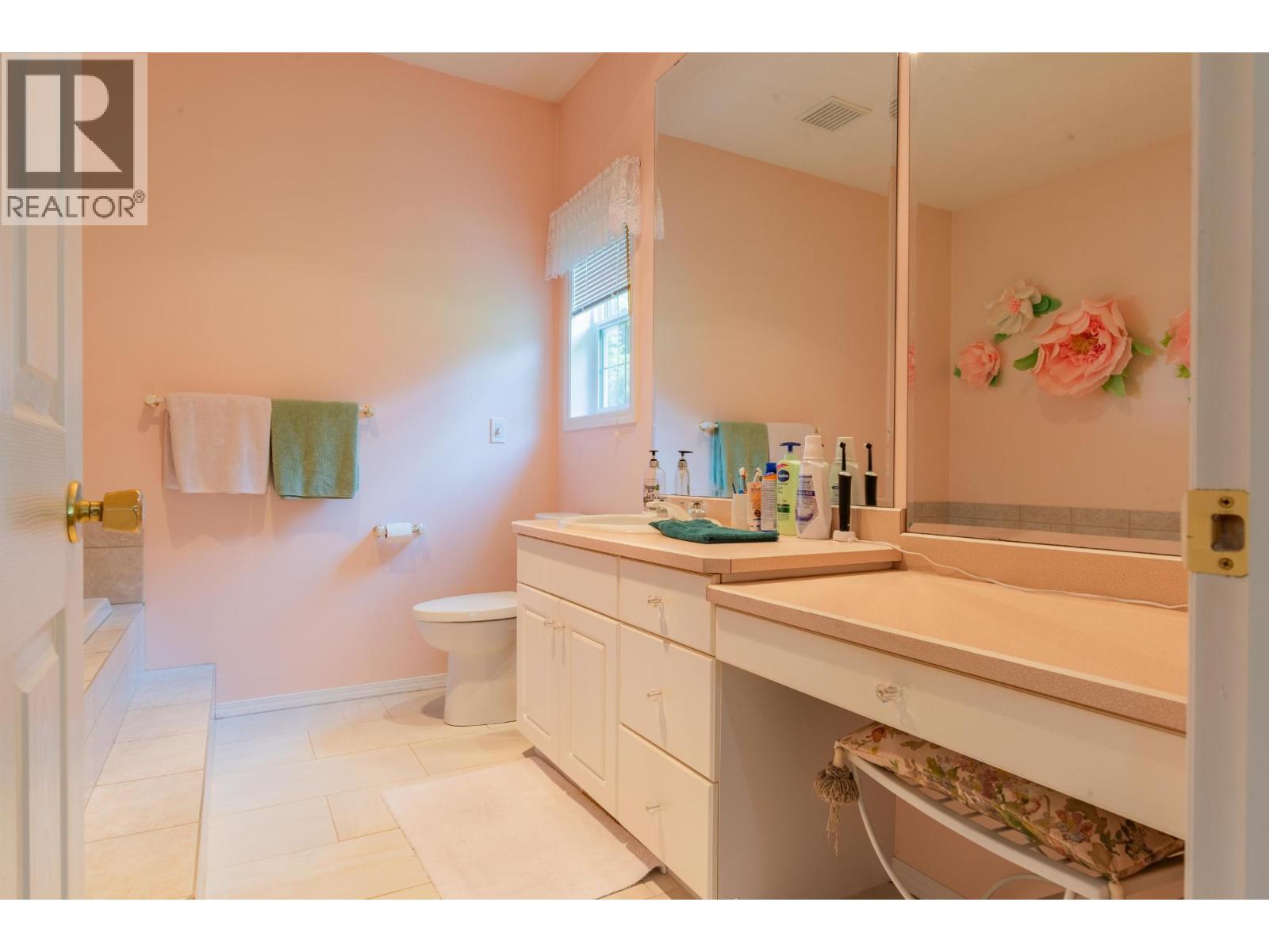 2718 OSACHOFF Road, South Slocan