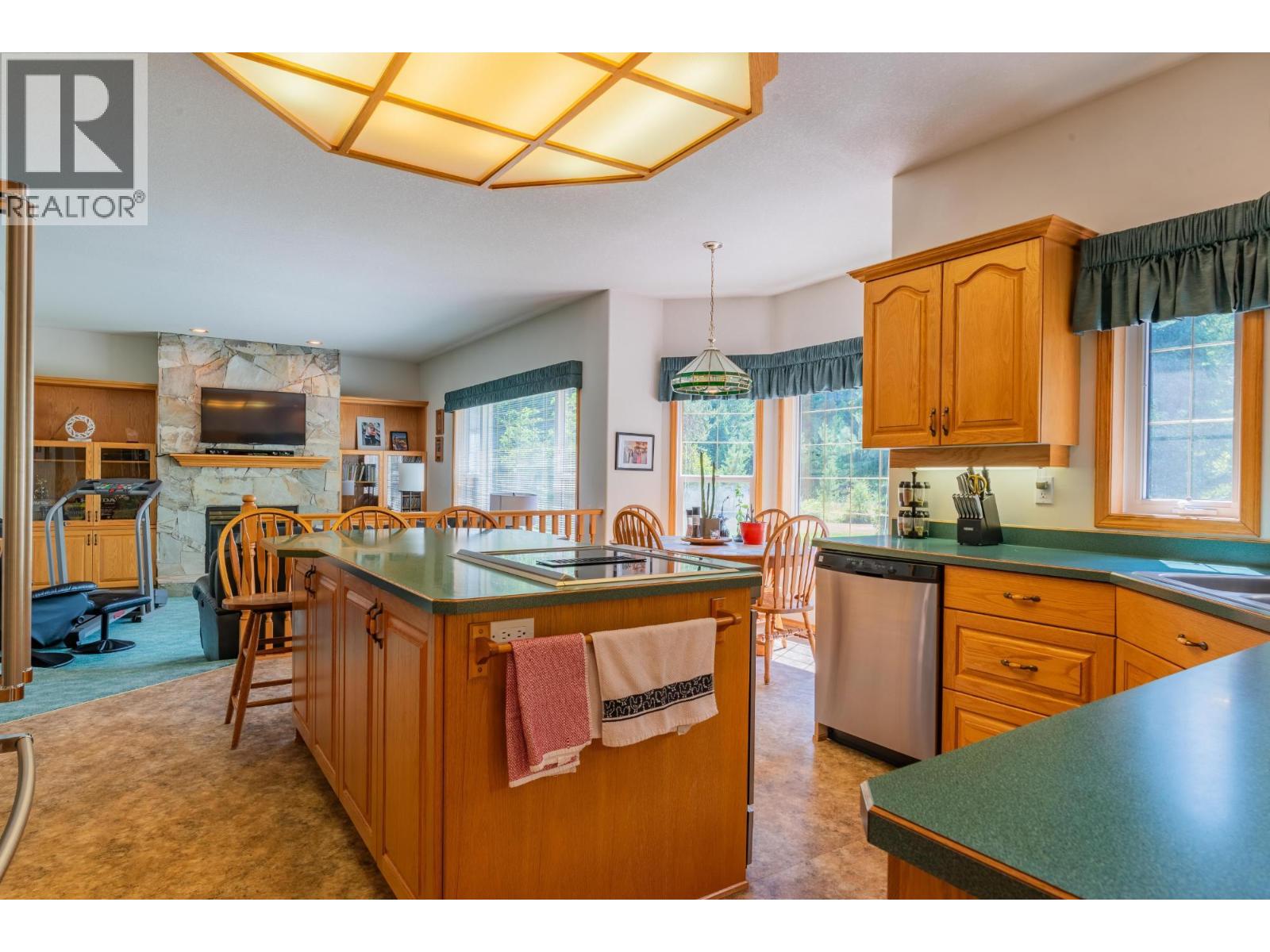 2718 OSACHOFF Road, South Slocan