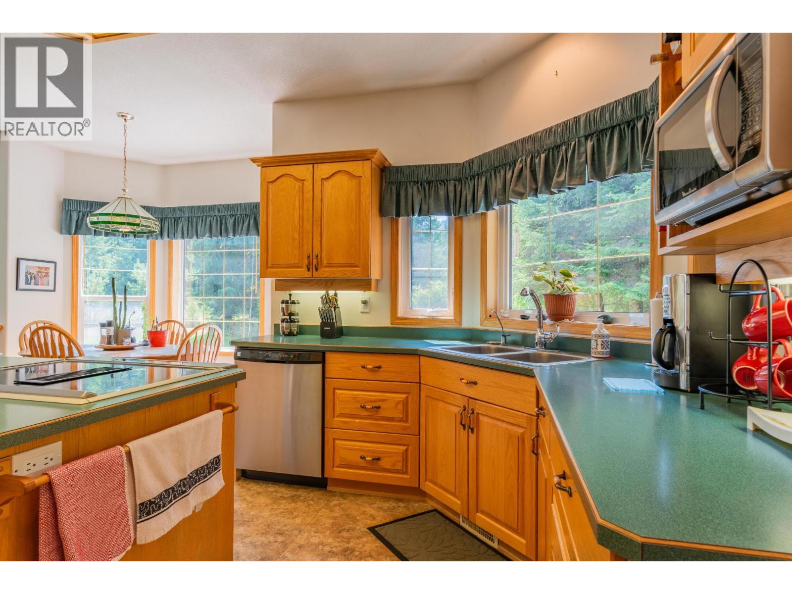 2718 OSACHOFF Road, South Slocan