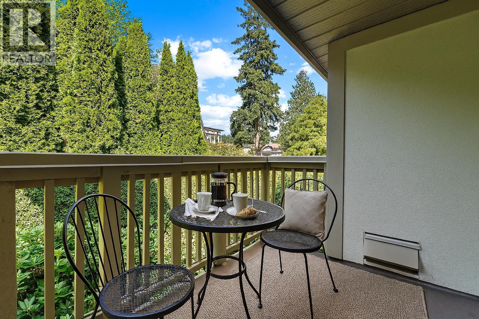 205 843 22ND STREET, West Vancouver