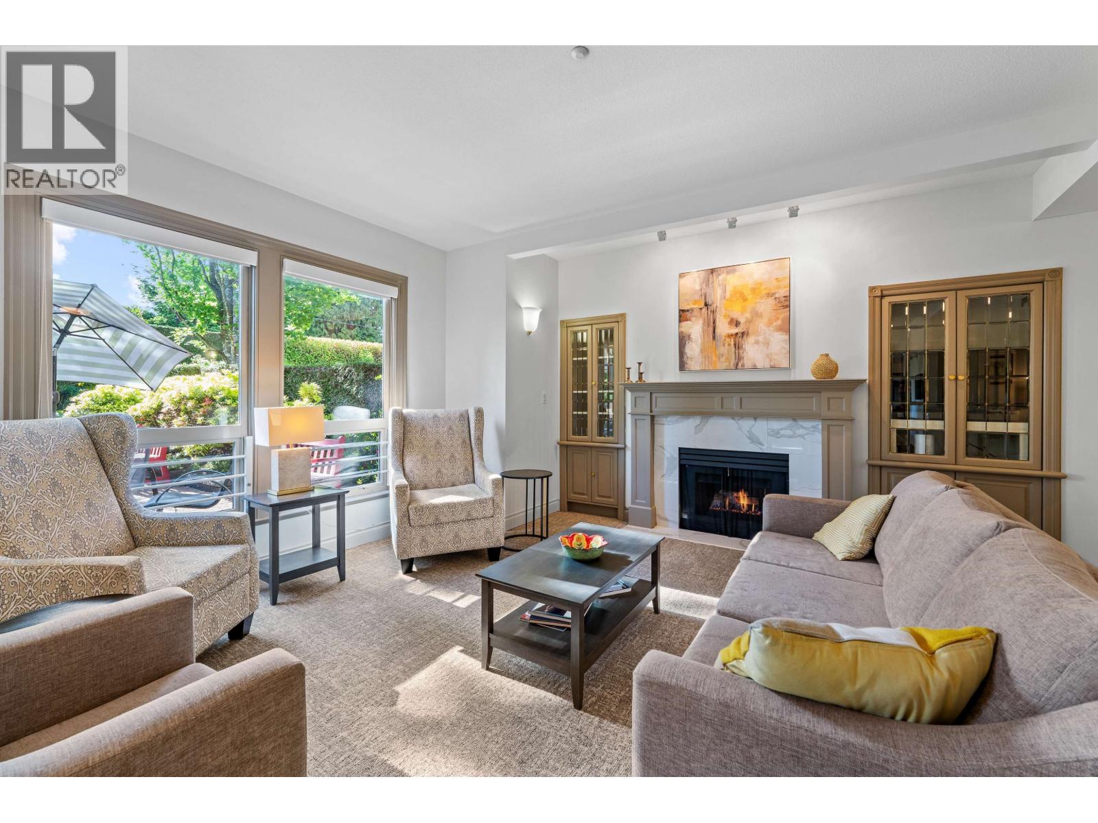 205 843 22ND STREET, West Vancouver