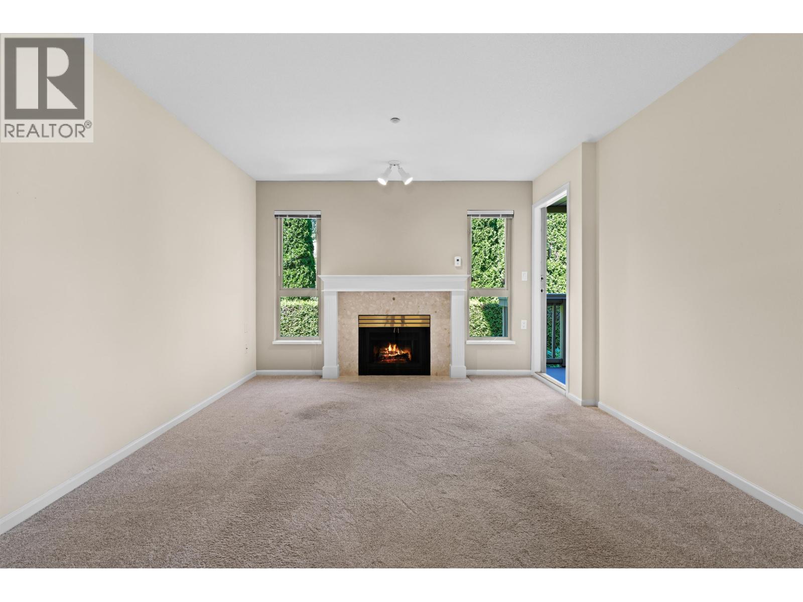 205 843 22ND STREET, West Vancouver