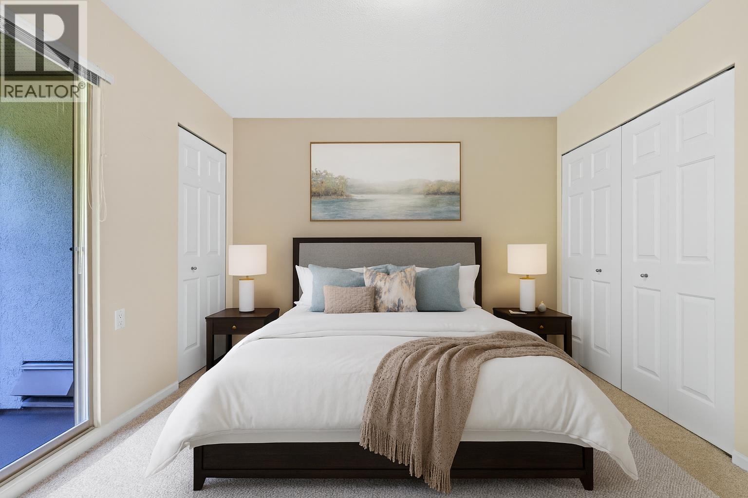 205 843 22ND STREET, West Vancouver