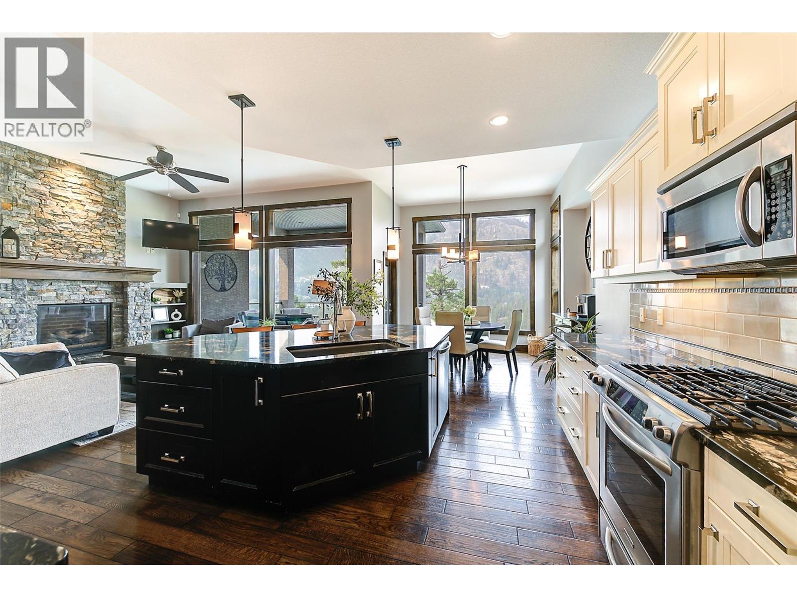  2006 Cornerstone Drive, West Kelowna