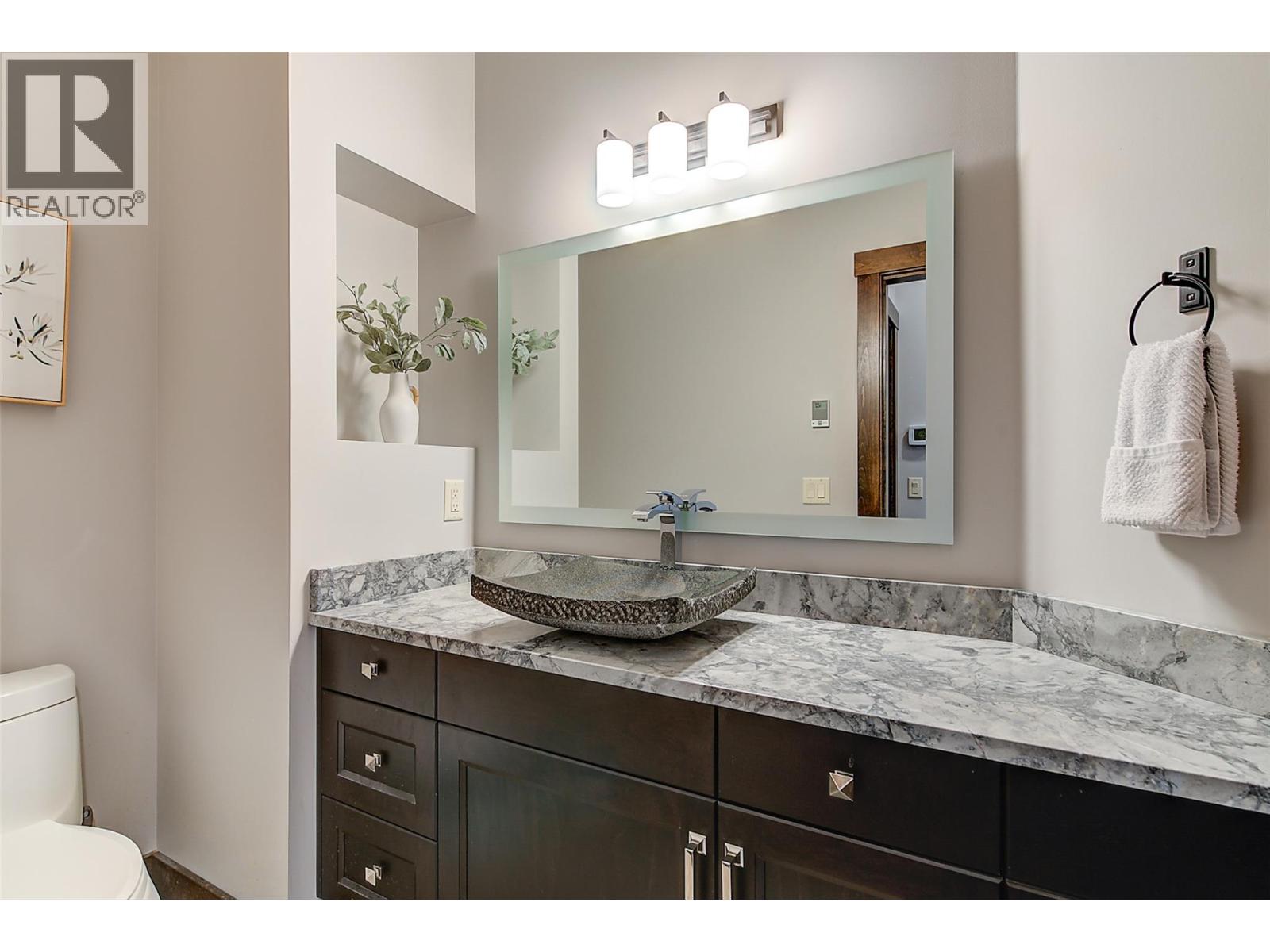  2006 Cornerstone Drive, West Kelowna