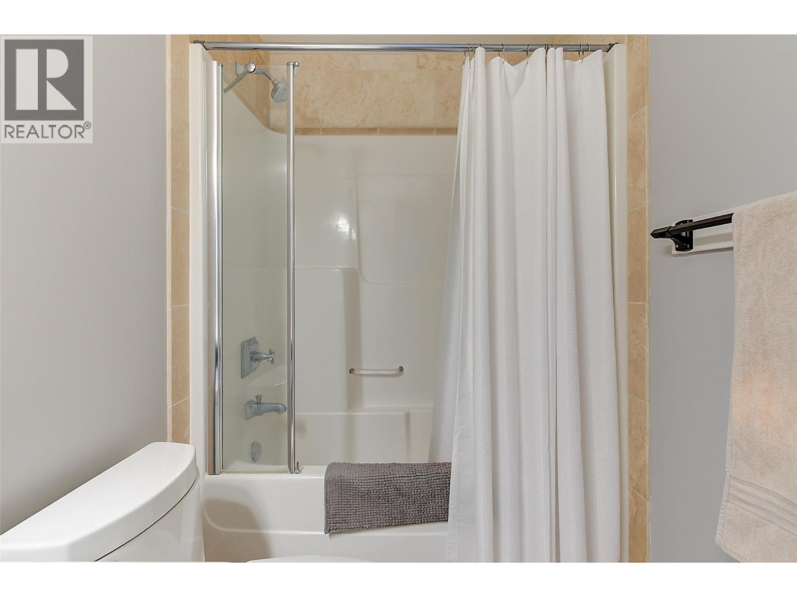  2006 Cornerstone Drive, West Kelowna