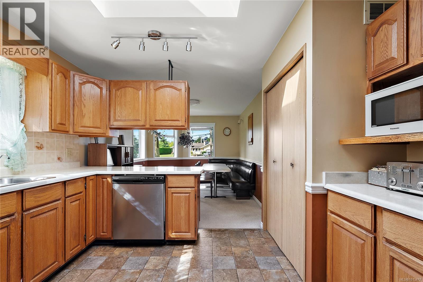  8001 Arthur Drive, Central Saanich