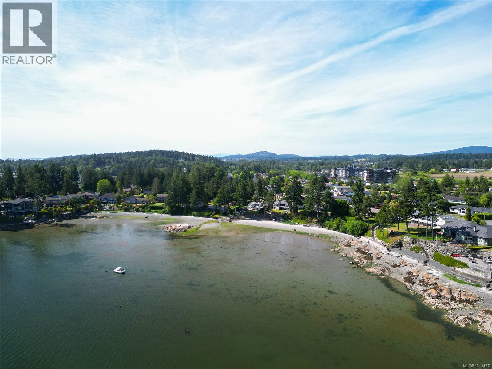  8001 Arthur Drive, Central Saanich